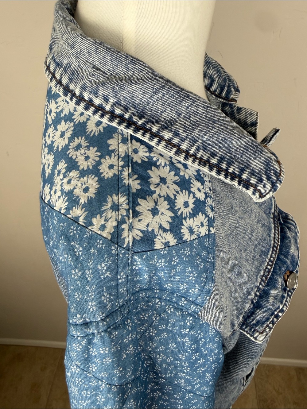 Avec Les Filles Patchwork Blue Denim Jacket with Quilted Sleeves - Picture 12 of 17